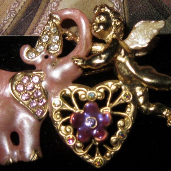 KIRKS FOLLY SIGNED 2 X'S NEW OLD STOCK PINK ELEPHANT W/FAIRY & HEART BROOCH - Picture 6 of 7